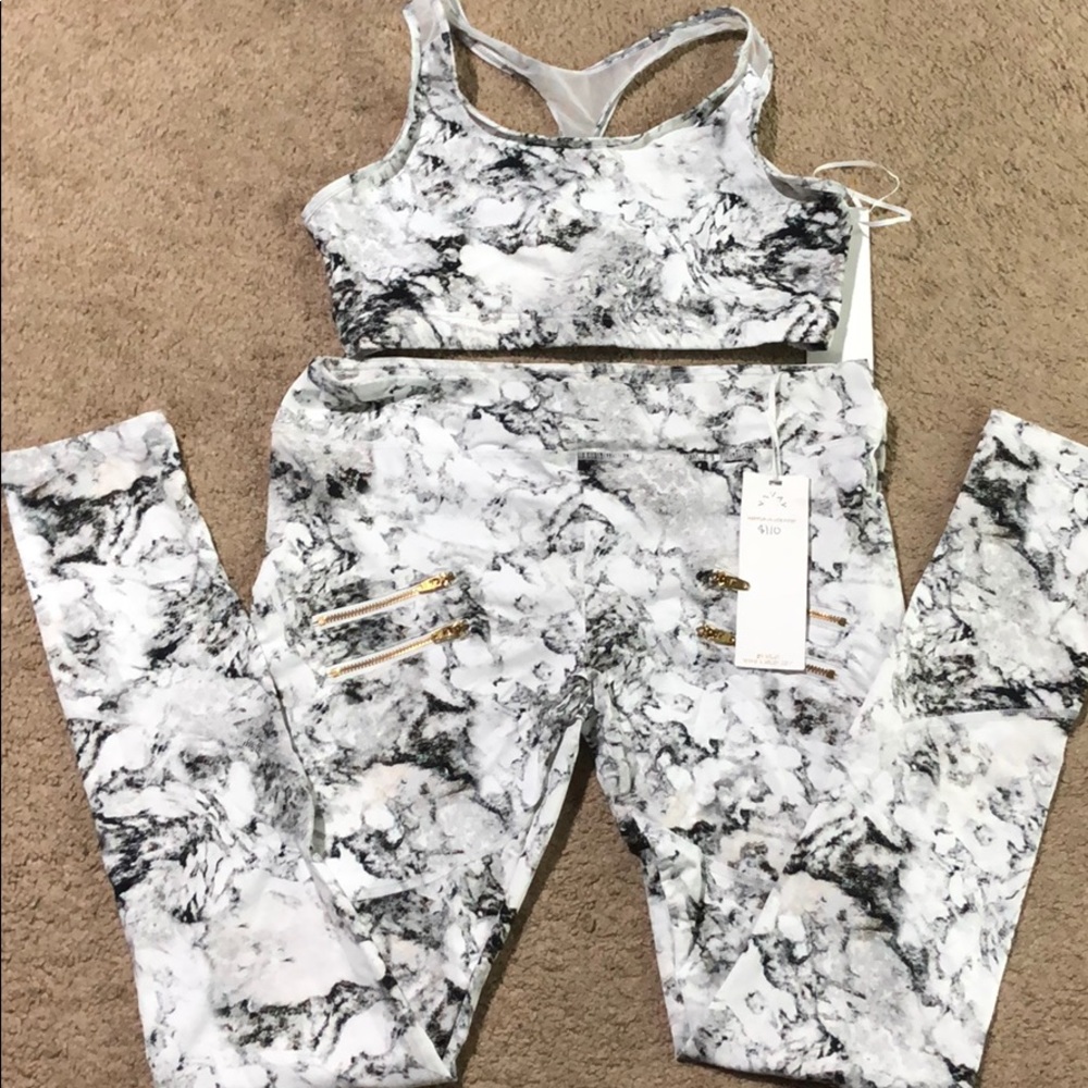 Varley sports bra and leggings size L